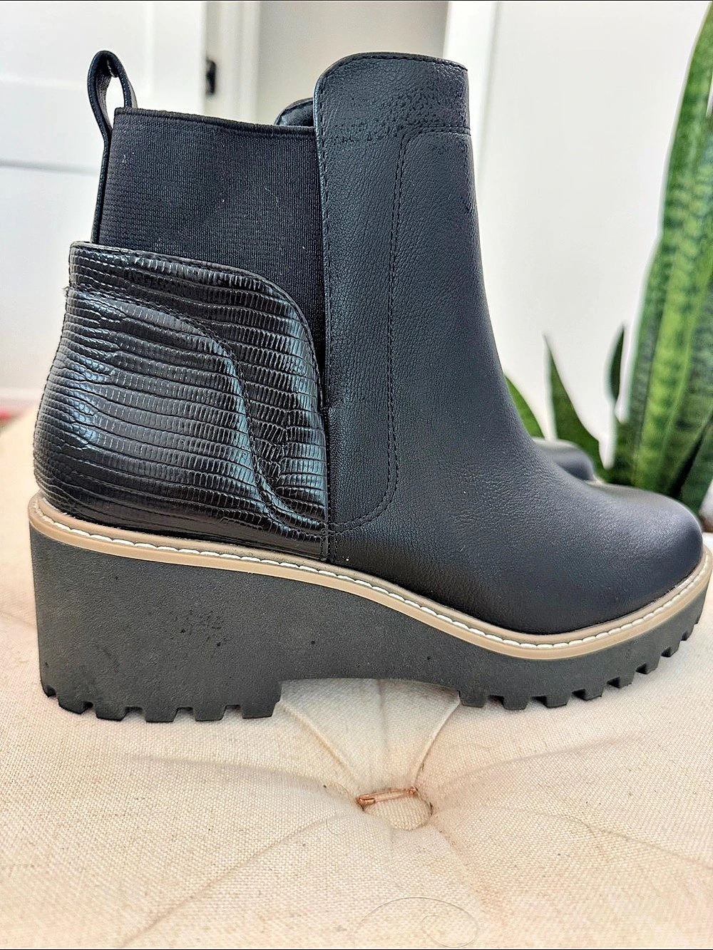 Dolce Vita Black Wedge Ankle Boots US 9 Like New